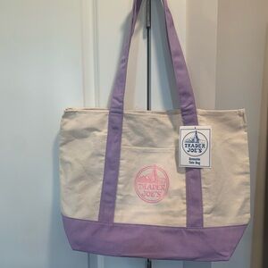 NWT- TRADER JOE'S BIG TOTE "TRENDING" LIMITED EDITION . Pastel colors.